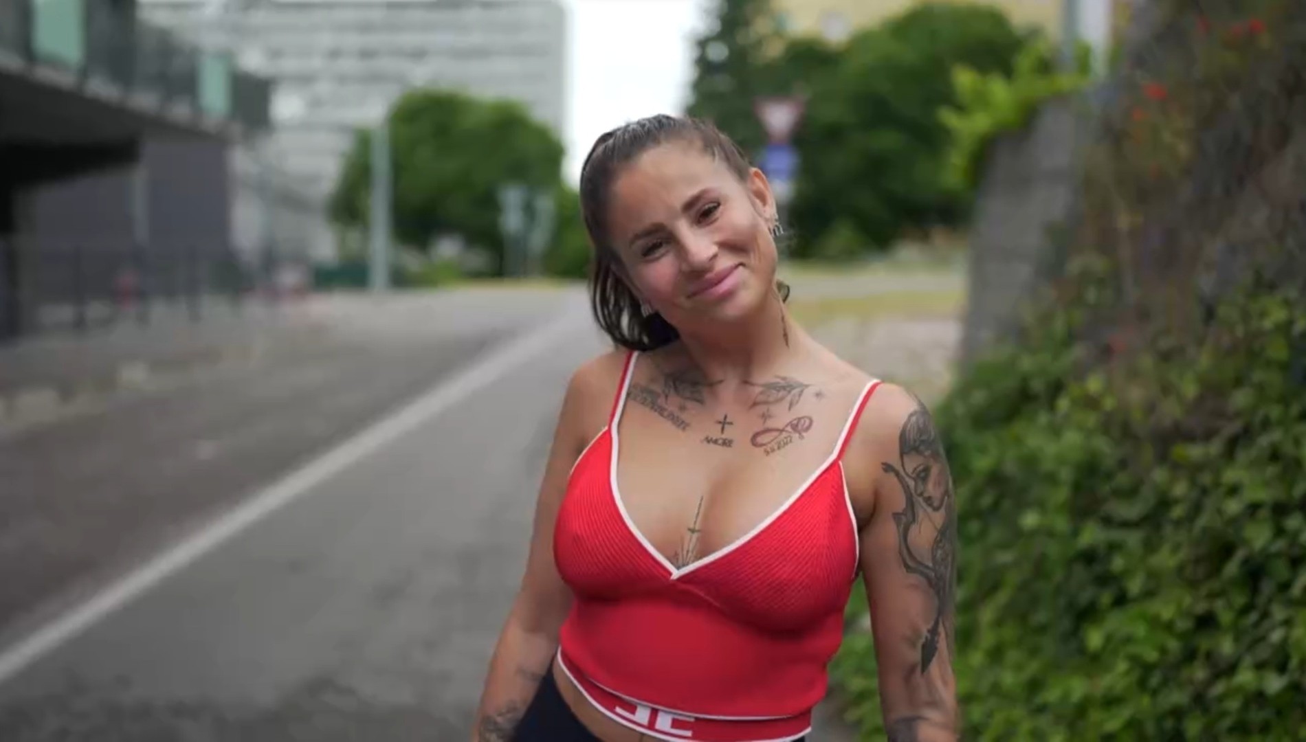 Bez servítky, Angelika
